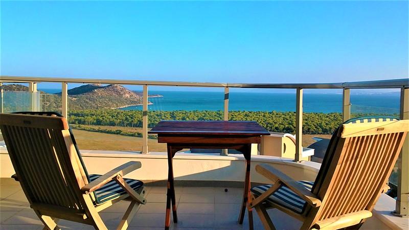 GRECE - ATTIQUE MAISON-APPARTEMENT (TRIPLEX) AVEC VUE PANORAMIQUE