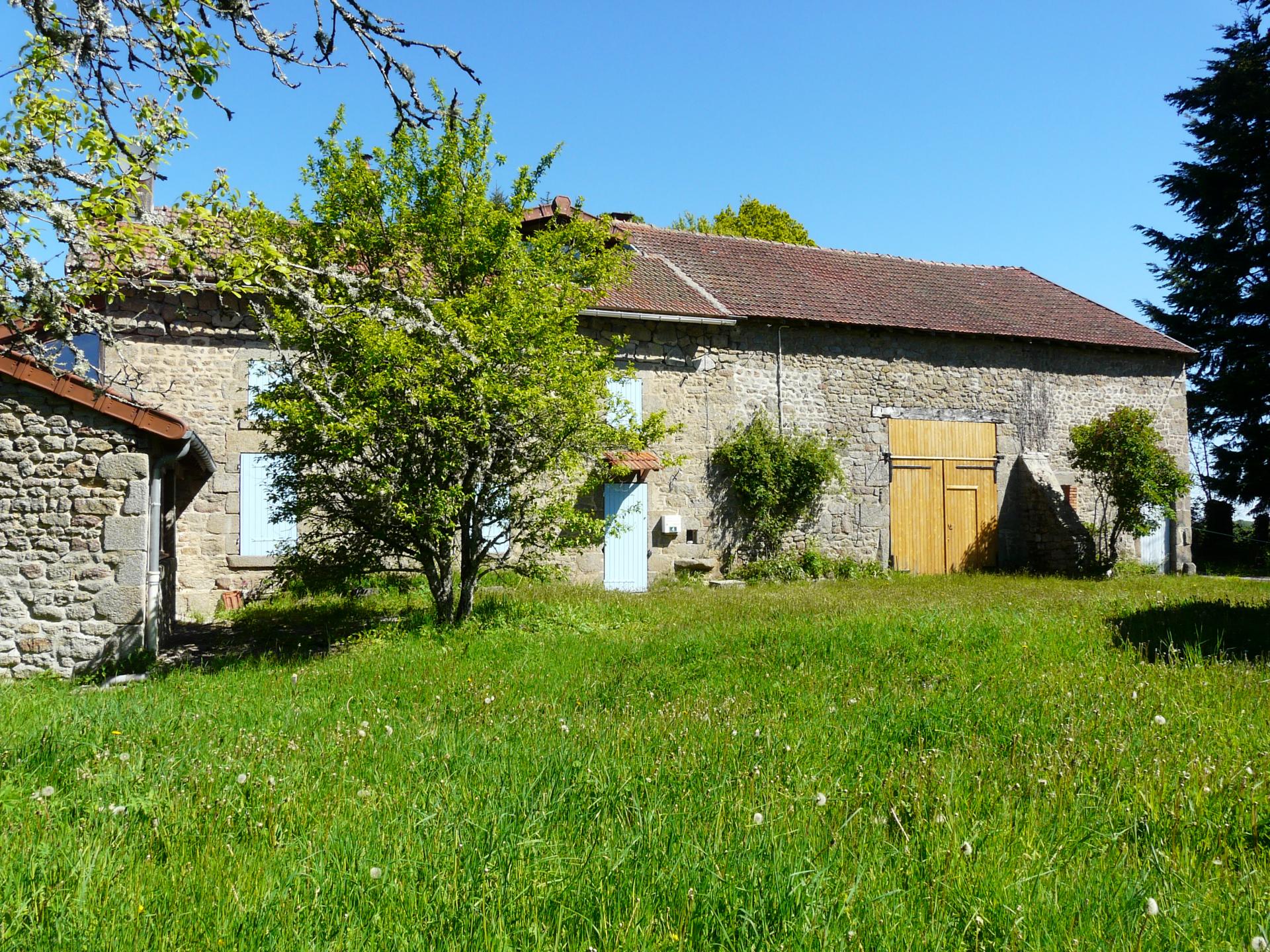 DEUX MAISONS RENOVEES DANS UN ENVIRONNEMENT PRESERVE