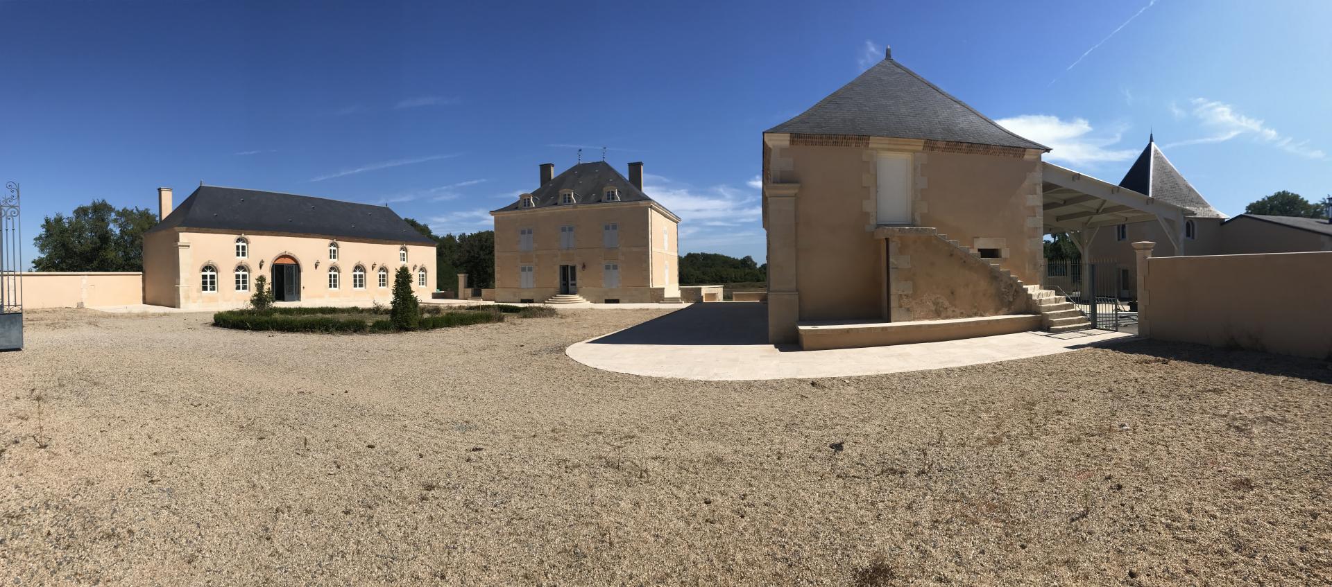 DOMAINE DE CHASSE, 35MN SUD-EST DE POITIERS