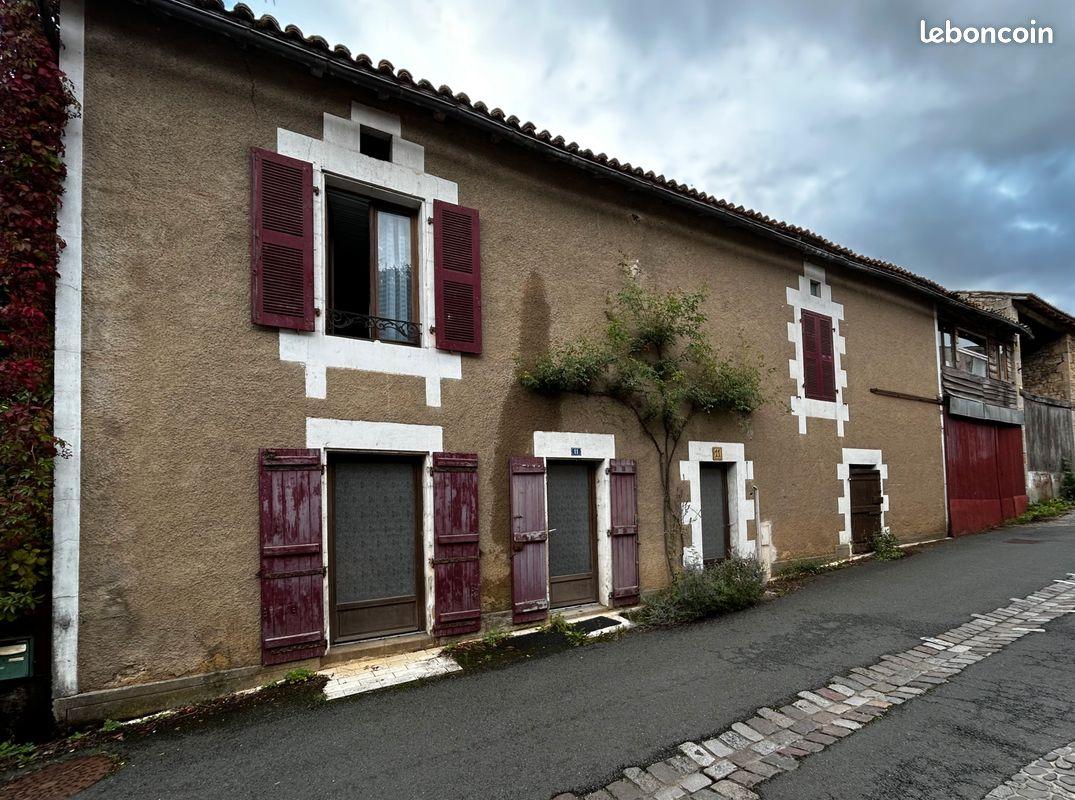 Charmante maison au cœur du village, à rénover, proche de Poitiers