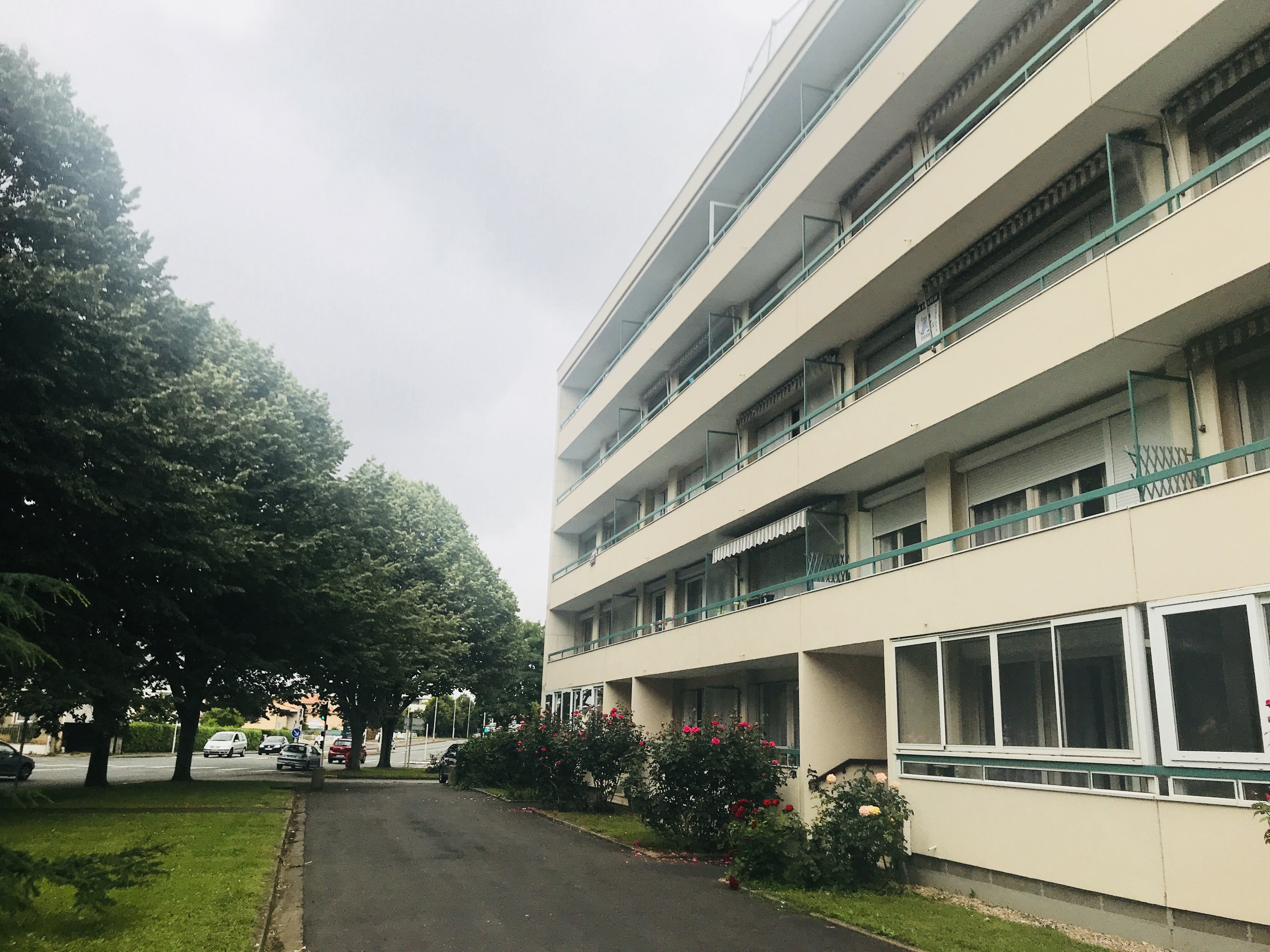 Ideal investissement locatif, dans résidence sécurisée, appartement 1 pièce de 43,78m² proche facultés et centre-ville