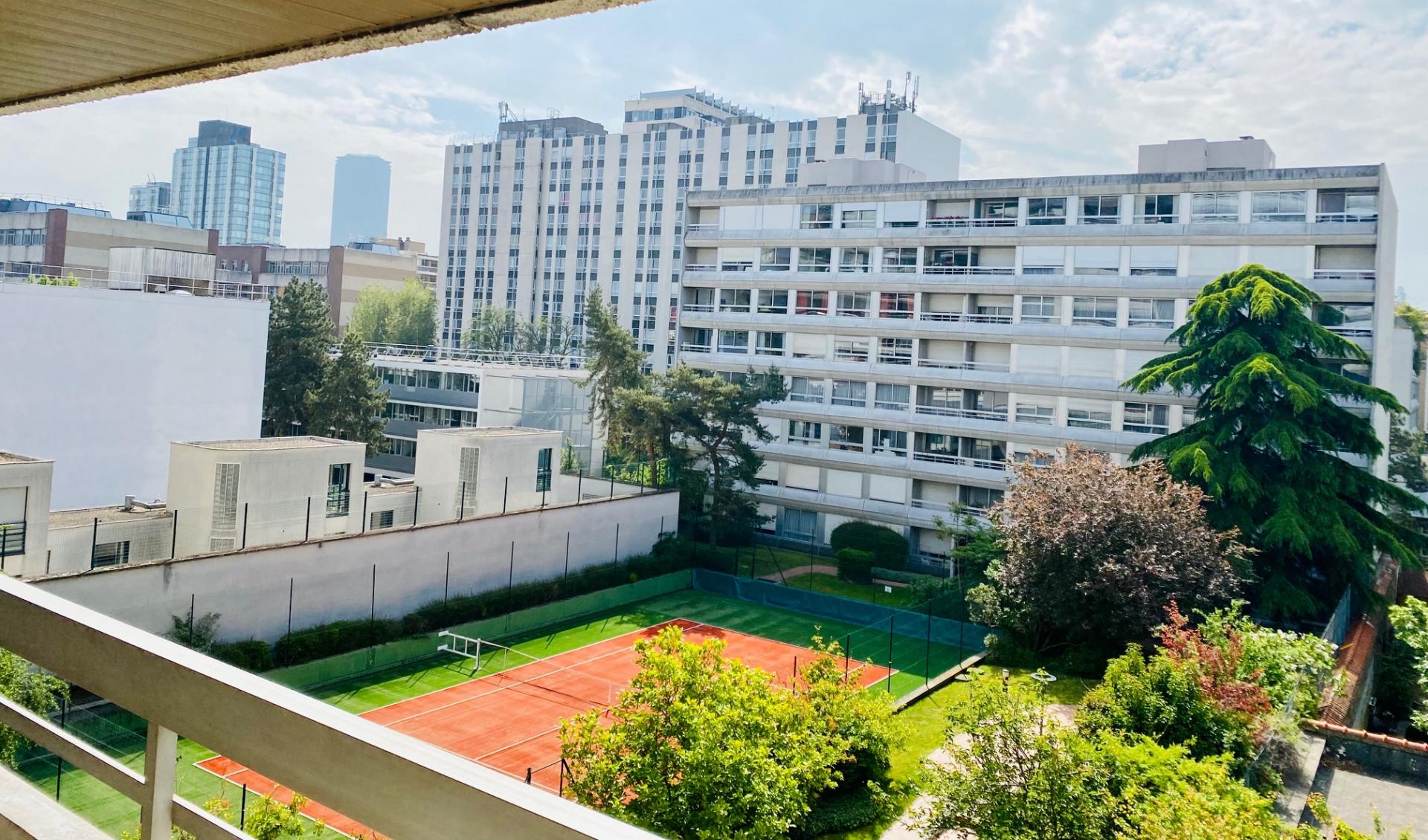 Très beau 4 pièces familial & fonctionnel, terrasse orientée sud est sur jardin et tennis dans la résidence, parking