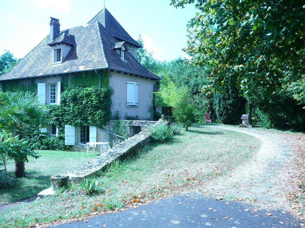 MAGNIFIQUE MAISON DE MAITRE EN PIERRE DE TAILLE AVEC TERRASSE, GRAND PARC ET BOIS - PADIRAC (QUERCY NOIR-LOT)