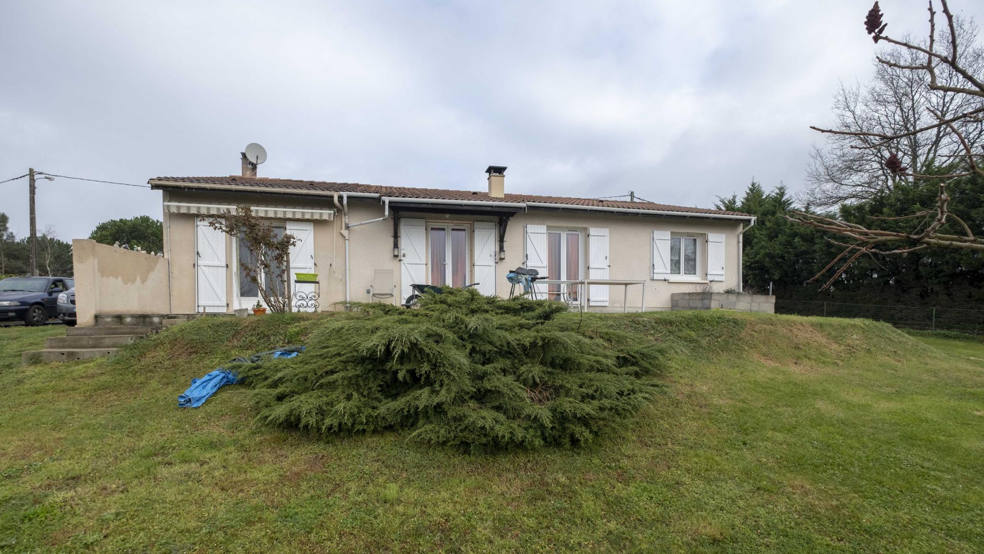 Région Bordelaise, à CREON, maison de 100 m2 sur grand jardin de 1500m2