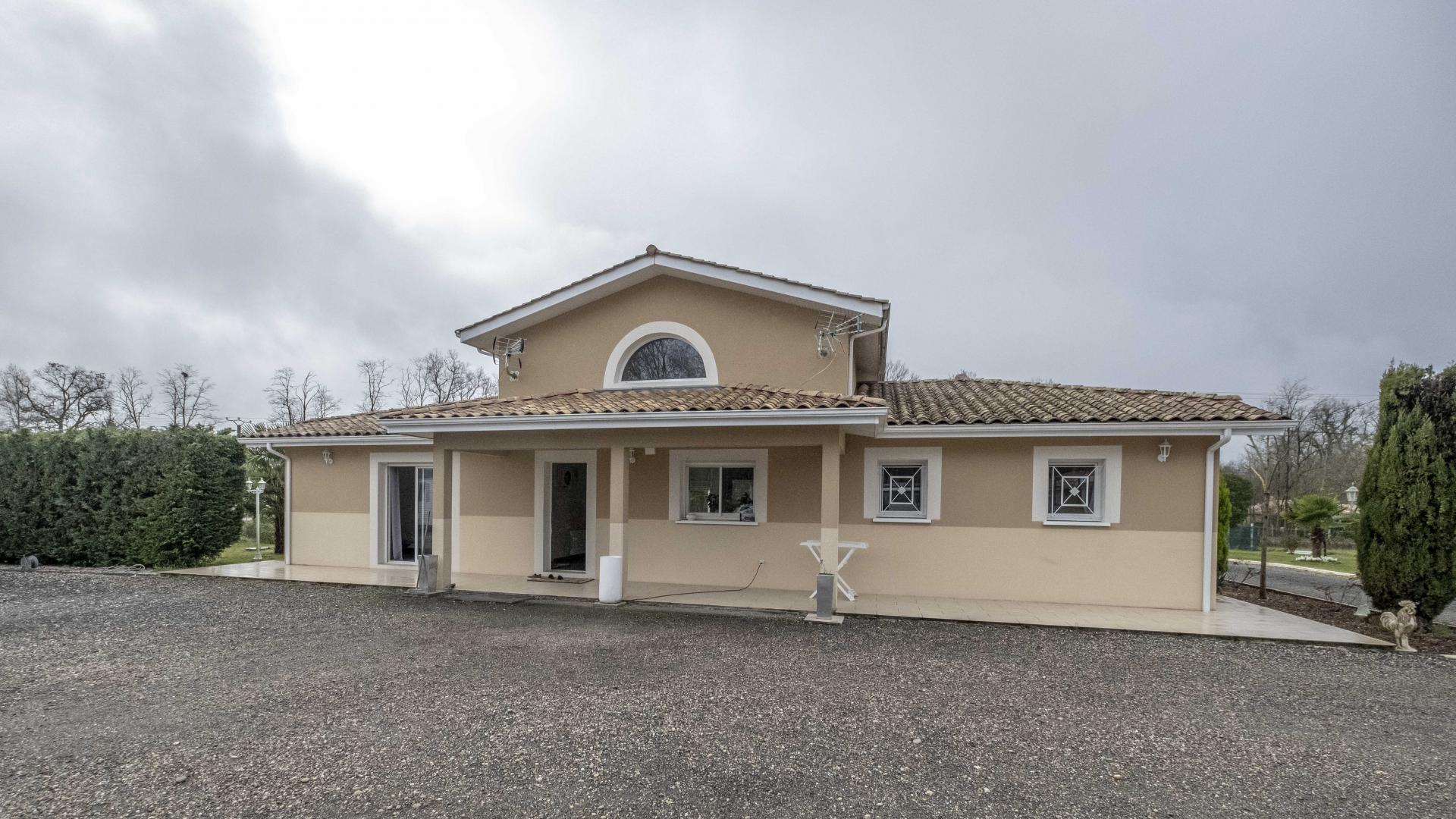 2 maisons Idéales pour professionnel et habitation ou grande famille