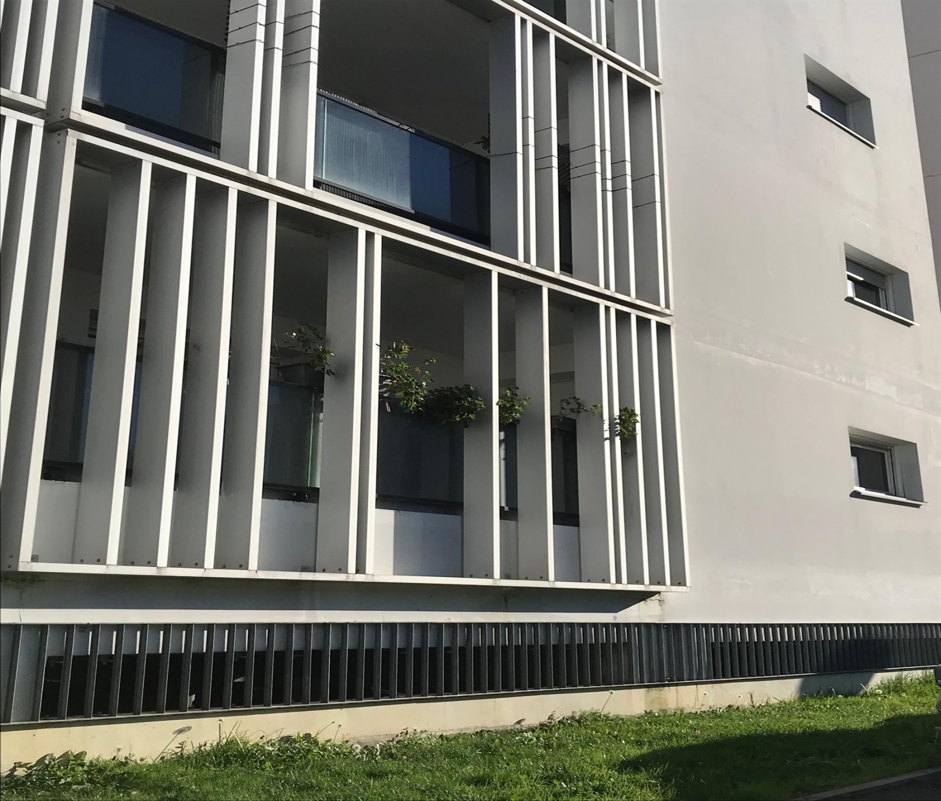 PROCHE BORDEAUX T3 dans résidence sécurisée avec balcon et parking 