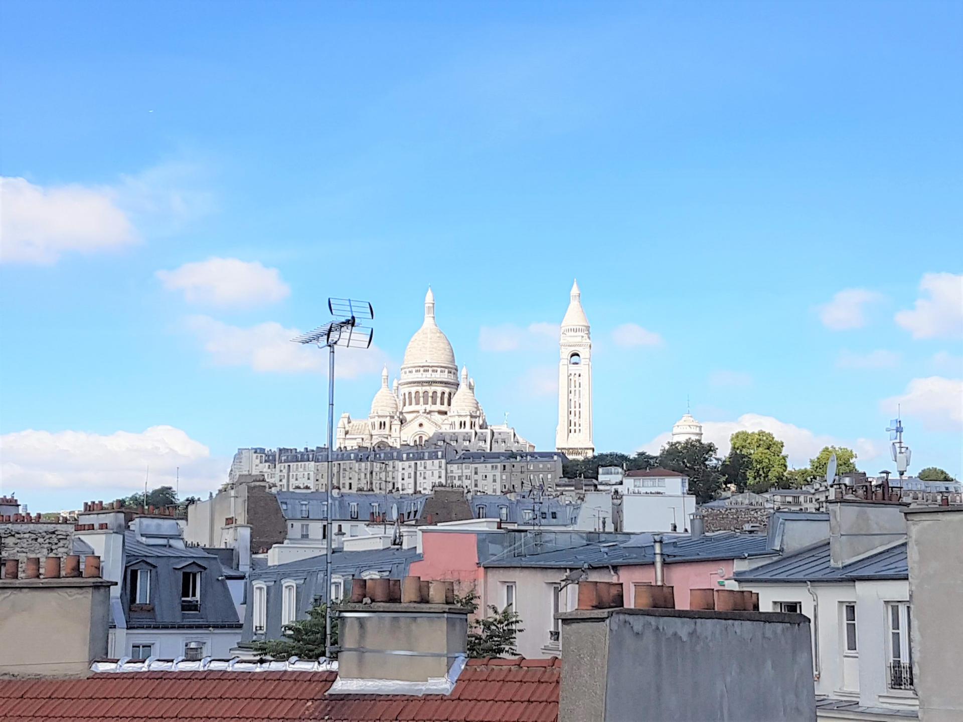 Seul à l'étage, dernier étage belle vue directe sur Sacré-Coeur, 